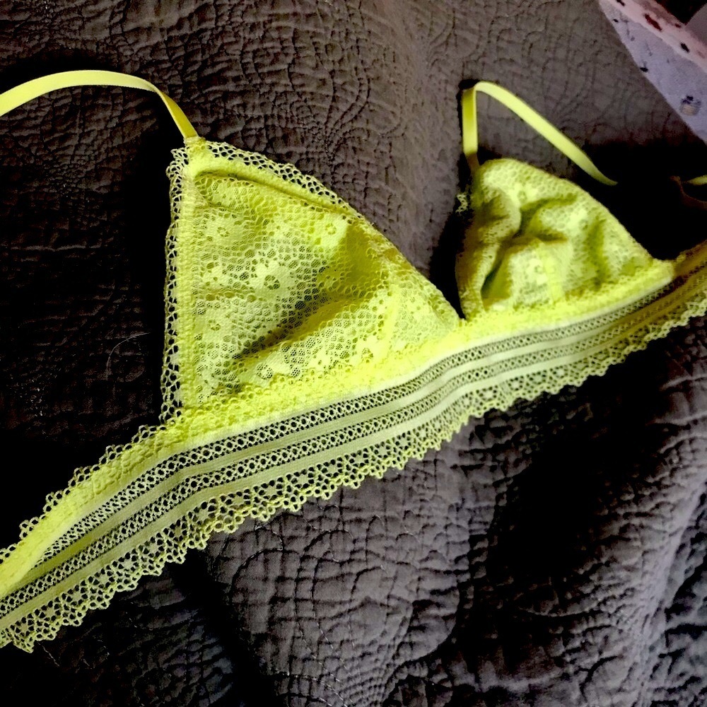 𝅺Brand new WO tags, women’s floral lace bralette from Victoria’s Secret